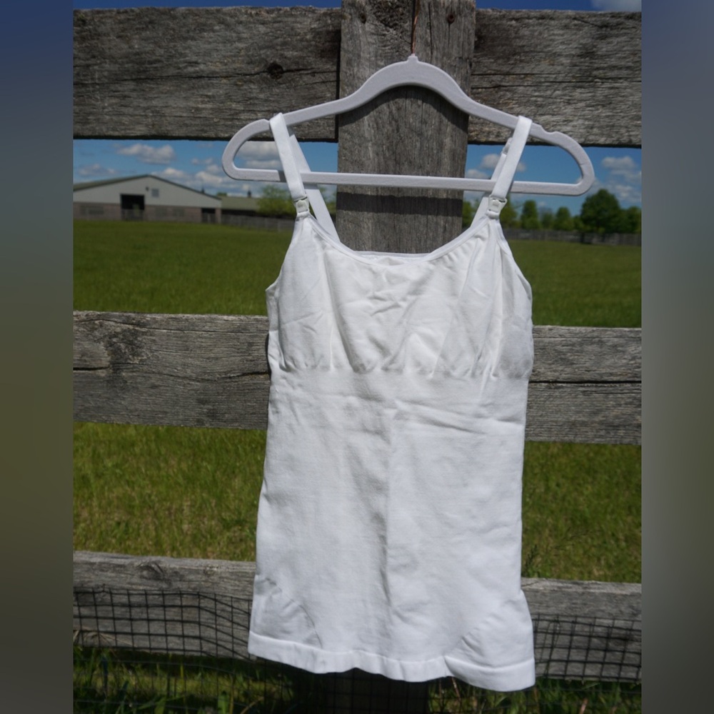 Ingrid & Isabel Medium White Basic Nursing Cami Comfortable Maternity Tank Top
